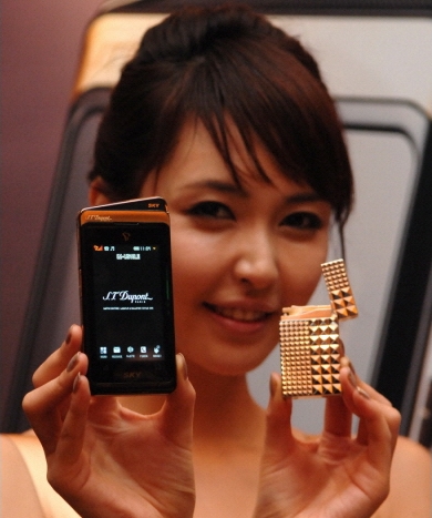 [Resim: DH_Pantech_Dupont_phone.jpg]