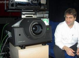  ## Sony SRX-R105; 4.096x2.400 piksel çözünürlüğe sahip projektör ##