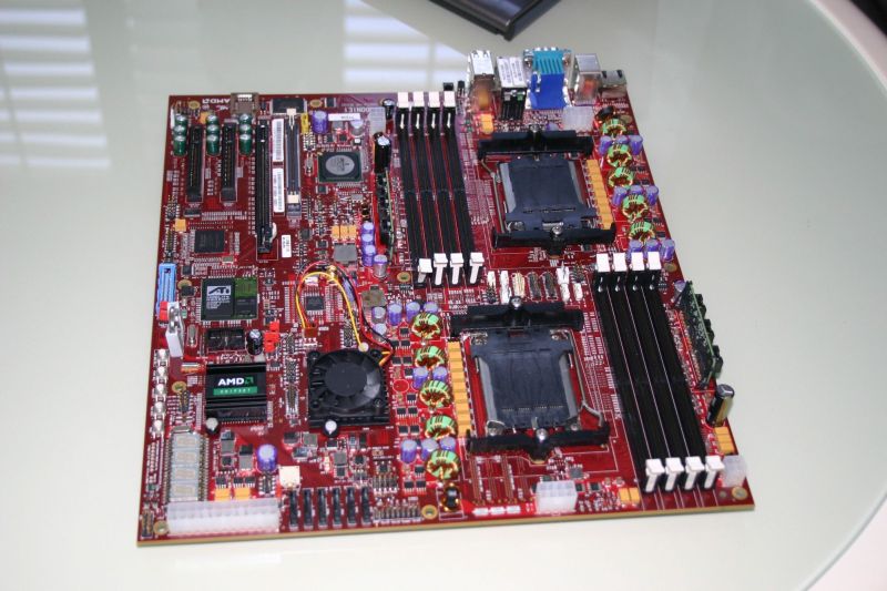  ## AMD'nin 45nm Sunucu İşlemcileri İçin Hazırladığı Yeni Anakartı Göründü ##