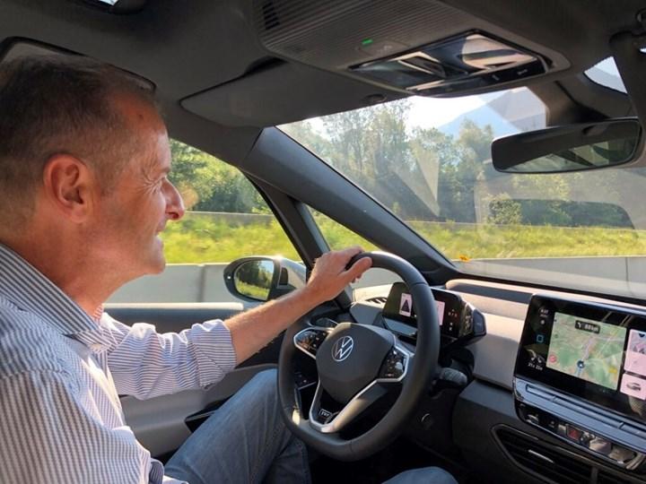 Volkswagen CEO'su sıkıntıdan çıktı: Avrupa gezisi sırasında elektrikli aracını şarj edemedi