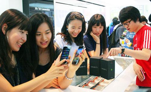 Samsung Galaxy S Güney Kore'de 5 saatte 10.000, 6 günde ise 100.000 tane sattı