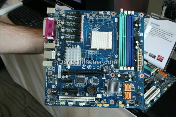 Computex 2009: AMD RS880 yonga setli anakartlar görünmeye başladı