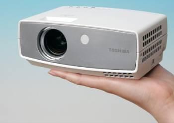 Toshiba'dan dünyanın en hafif ve küçük projeksiyon cihazı ; TDP-FF1A