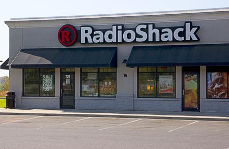 RadioShack, mağazalarında iPhone satışına başlayacağını duyurdu