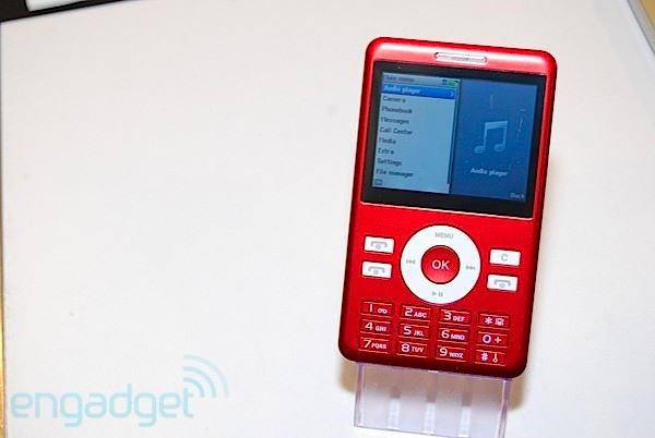 Çinli üreticilerden yeni bir Apple klonu: iPod Classic tasarımlı telefon