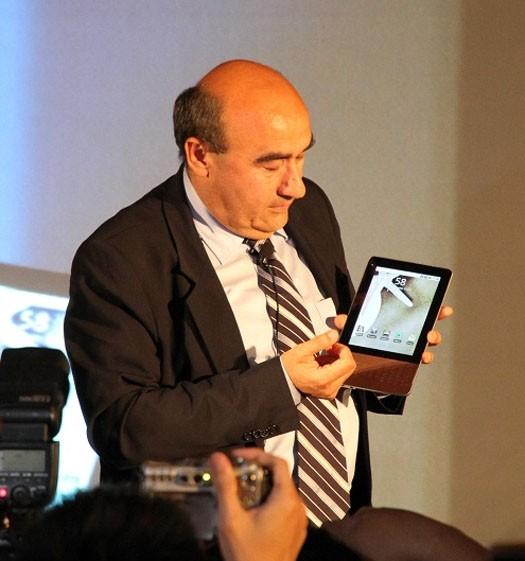 Acer'ın 7-inç boyutundaki tablet bilgisayarı fiziksel tuş takımına sahip