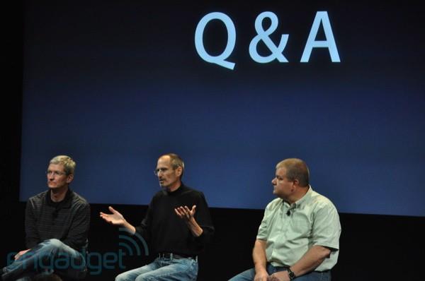 Steve Jobs: Mükemmel değiliz! Apple, iPhone 4 kullanıcılarına ücretsiz bumper kılıf verecek!