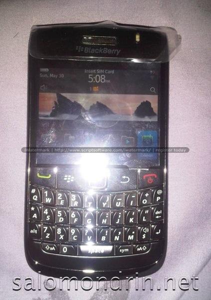 QWERTY klavyeli BlackBerry 9780 kameralara yakalandı (?)