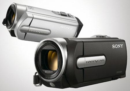 Sony, IFA 2010'da yeni dijital video kameralarını tanıttı: Handycam DCR-SX15E ve DCR-SR15E 