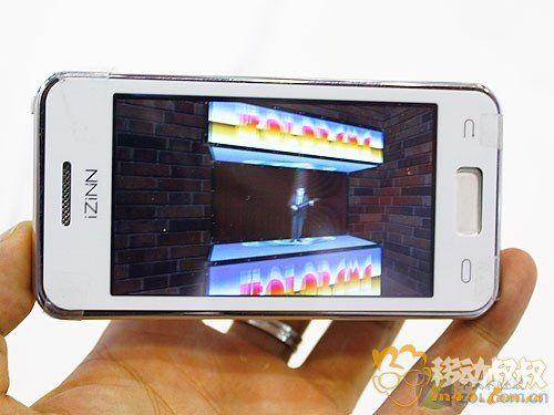 Çinli üreticiler, Samsung Galaxy S'in gözlüksüz 3D destekleyen klonunu yaptı