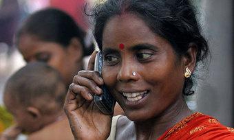 Hindistan'da bekar bayanların telefon kullanması yasaklandı