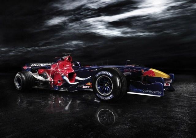 Formula 1 otomobillerinin motorları 1.6 litre hacimli ve turbo beslemeli olacak