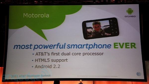 Motorola'nın en güçlü telefonu ATRIX 4G: Çift çekirdekli işlemci, 1 GB RAM ve Android 2.2
