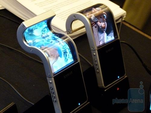 Samsung, esnek yapıya sahip OLED görüntü çözümlerini tanıttı