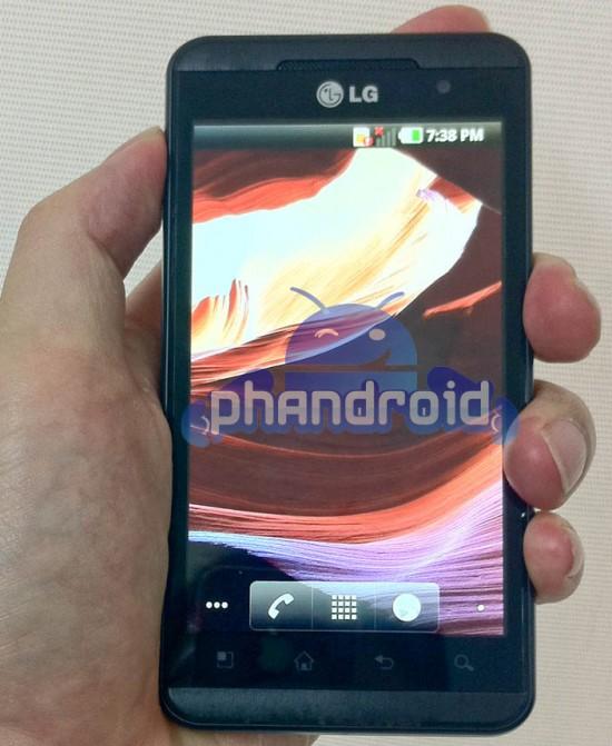 İşte LG'nin üç boyutlu görüntüleme teknolojisine sahip yeni telefonu Optimus 3D