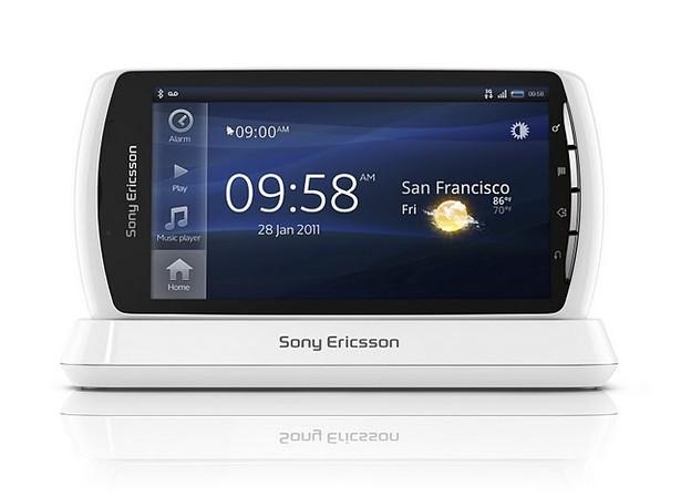Sony Ericsson'dan Xperia Play'e özel stand aksesuarı: DK300