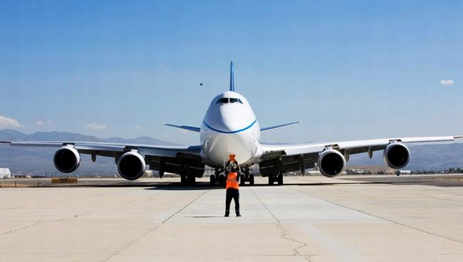 Dünyanın en uzun yolcu uçağı ilk uçuşunu bugün yapıyor
