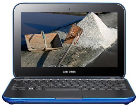 Samsung'dan arka aydınlatmalı klavyeye sahip netbook; NS310