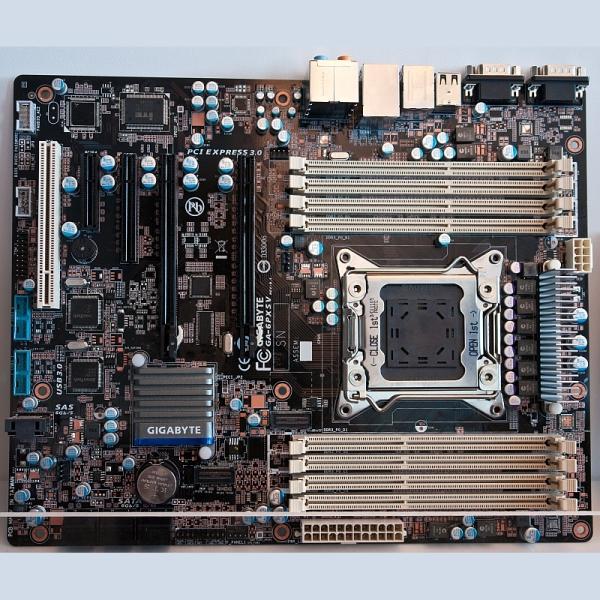 Gigabyte'ın 8 DIMM slotuna sahip X79 anakartı görüntülendi