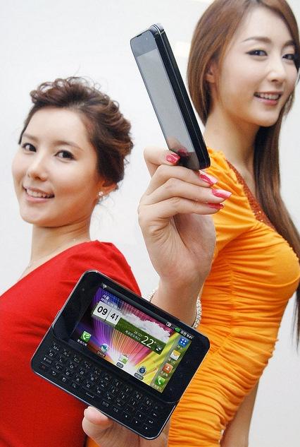 LG Optimus Q2; 1.2 GHz Tegra 2 işlemci, 4.0-inç ekran ve QWERTY klavye bir arada