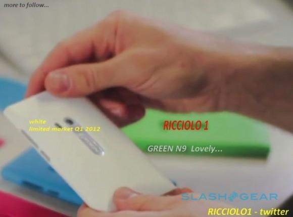 Nokia N9'a yeni renk seçenekleri geliyor; Beyaz ve Yeşil