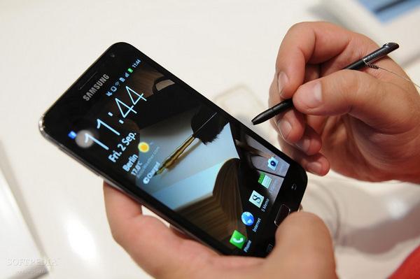 5.3-inç HD ekranlı Samsung Galaxy Note'un dağıtımına bu aydan itibaren başlanacak