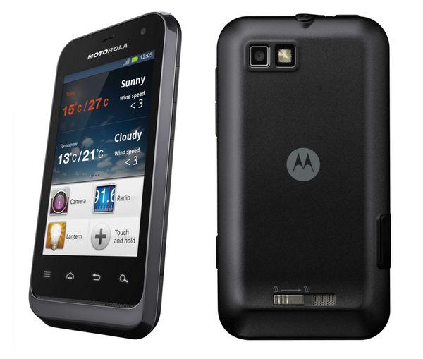 Motorola XT320 Defy Mini, İngiltere'de satışa sunuldu
