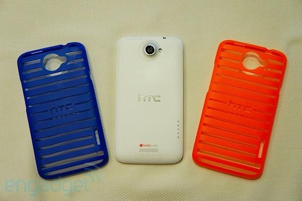 HTC One X için rengarenk kapaklar geliyor