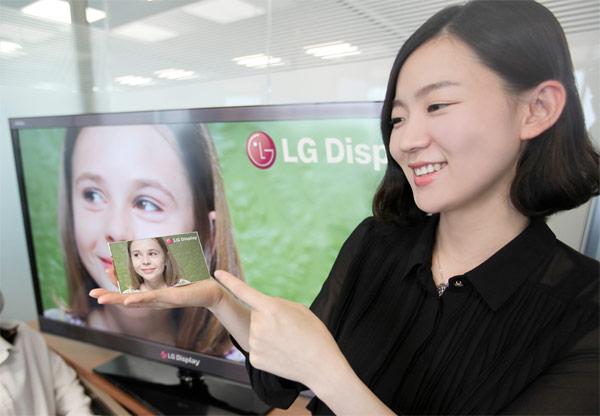 LG akıllı telefonlar için Full HD çözünürlüğünde 5-inç ekran geliştirdi