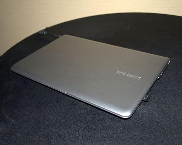 Samsung'dan ultrabook'lara rakip AMD işlemcili ultrathin dizüstü bilgisayar