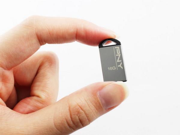 Pny'dan mini USB bellek: Mini M1 Attaché