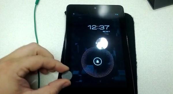 Nexus 7'de manyetik kılıf sensörü keşfedildi