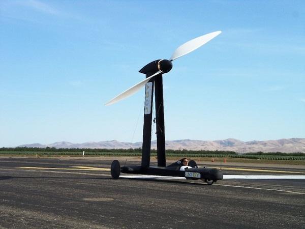 Rüzgar gücüyle çalışan Blackbird rüzgardan daha hızlı mesafe katetti