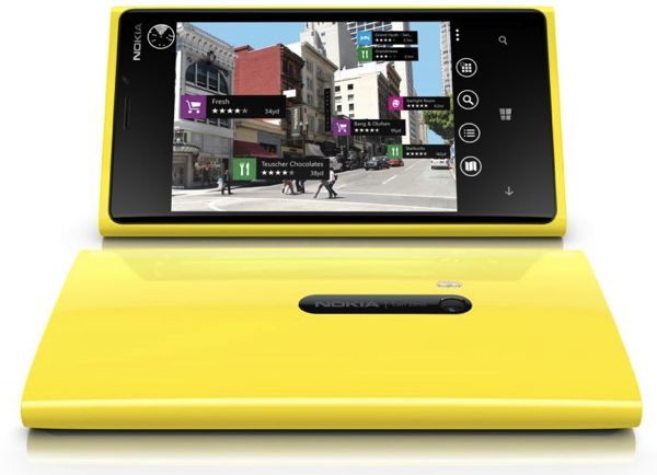 Nokia, İngiltere'de Lumia 920 için özel operatör anlaşmaları yapma peşinde