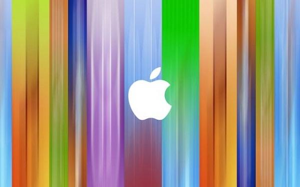 Apple'ın etkinlik için hazırladığı pankart daha uzun bir iPhone'u işaret ediyor