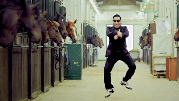 'Gangnam Style' Youtube tarihinde en çok beğenilen video ünvanını ele geçirerek Guinness Dünya Rekorları arasındaki yerini aldı