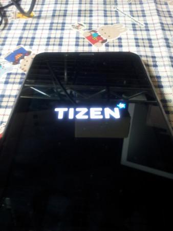 Samsung'un Tizen 2.0 işletim sistemli geliştirici telefonu görüntülendi