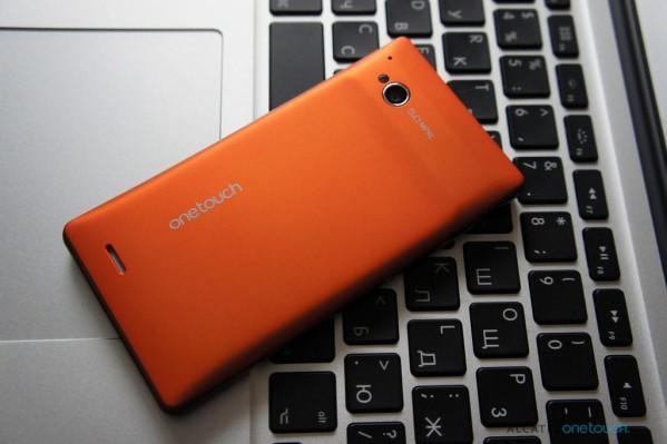 Alcatel'in Windows Phone 7.8 işletim sistemli modeli One Touch View görüntülendi