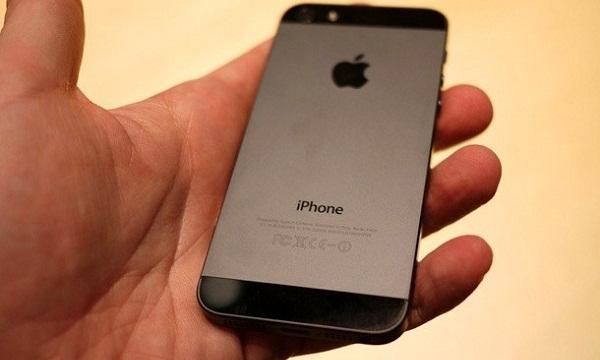 Bloomberg: Apple, iPhone 5'teki alüminyumla ilgili sorunları çözmek için üretimi yavaşlattı