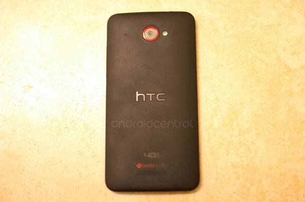 Full HD Super LCD 3 ekrana sahip HTC DLX görüntülendi