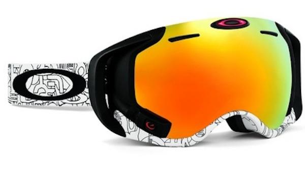 Oakley'den taşınabilir ekrana sahip Airwave kar gözlüğü