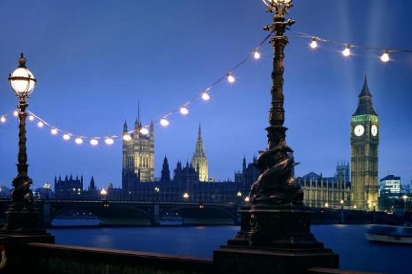 Londra'nın Westminster bölgesindeki sokak lambaları 4 yıl içerisinde iPad'le kontrol edilebilecek