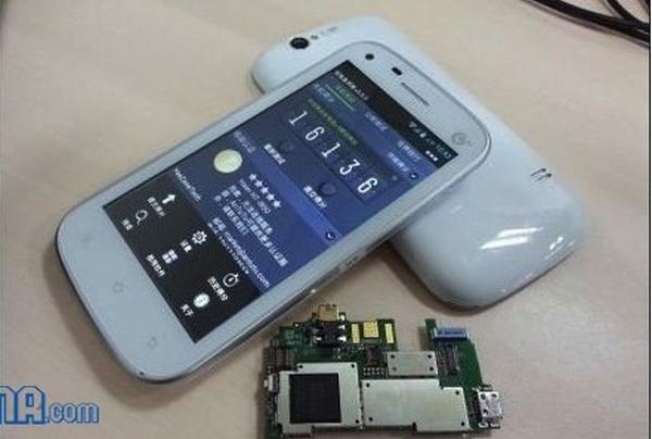 Çinliller bu defa orjinalinden daha iddialı telefon yaptı; Dört çekirdekli Galaxy S III Mini klonu