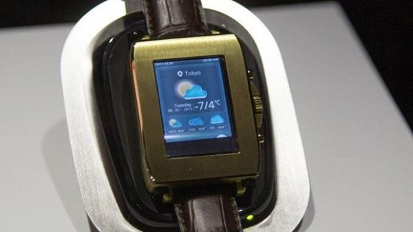 CES 2013 : Toshiba'nın yeni akıllı saati nabız ölçebiliyor, akıllı telefondan harita hizmetini yansıtabiliyor