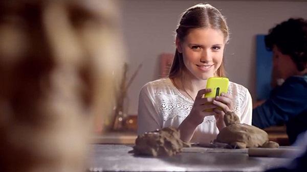 Nokia'nın gizemli Lumia modeli, Hollandalı mobil operatör KPN'nin reklam filminde ortaya çıktı