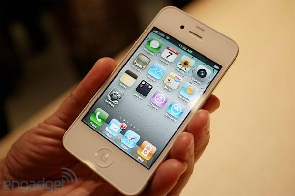Apple, Beyaz renkli iPhone 4'ü yıl sonuna erteledi