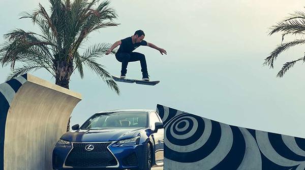 Lexus'un Hoverboard'unu bir de uçarken görün