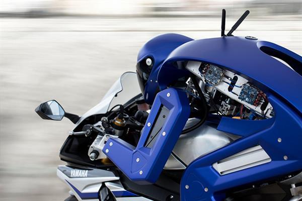Yamaha'dan motorcu robot