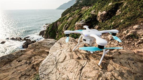 Sanal gerçeklik başlığı ile kontrol edilebilen drone
