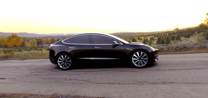 Tesla'nın ekonomik fiyatlı elektrikli otomobili Model 3 nihayet tanıtıldı